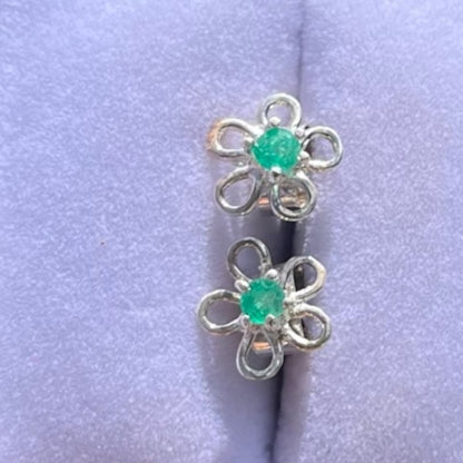 Pendientes de Flores con Esmeralda Redonda