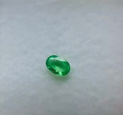 💚 Óvalos sueltos de esmeralda, perfectos para crear un anillo o dije único, diseñado a tu imaginación. También ideales como regalo de exportación con el sello de la elegancia colombiana.