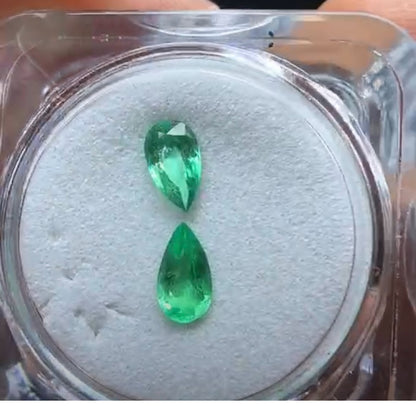 Par de esmeraldas en lagrima sueltas