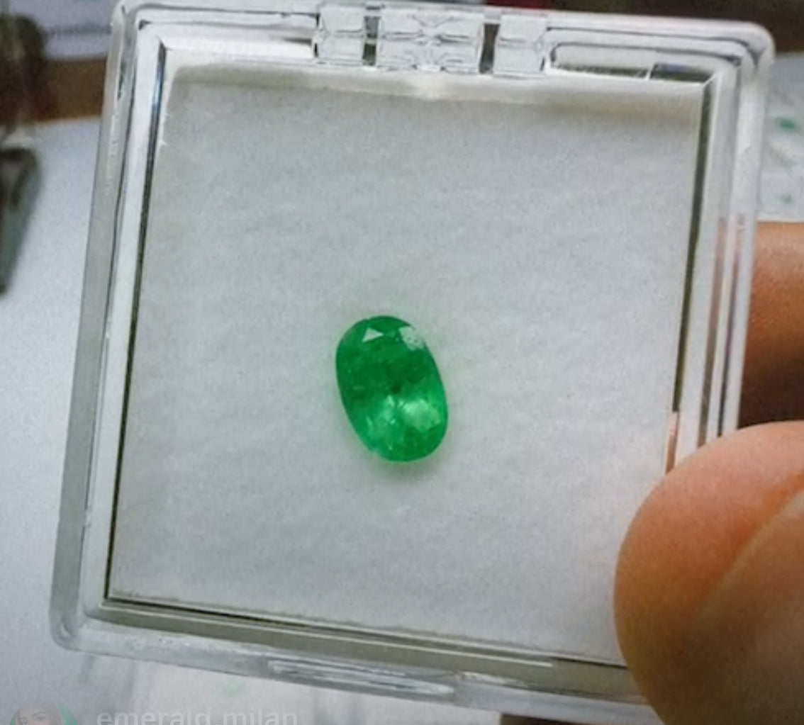 💚 Óvalos sueltos de esmeralda, perfectos para crear un anillo o dije único, diseñado a tu imaginación. También ideales como regalo de exportación con el sello de la elegancia colombiana.